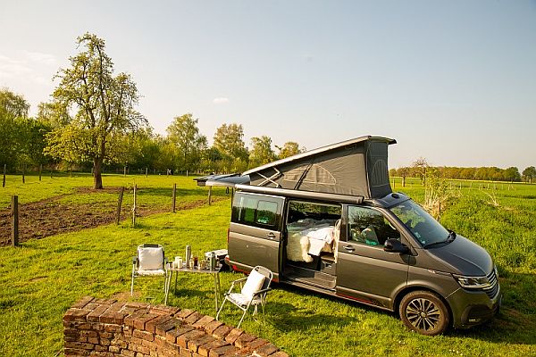 Privater Stellplatz für Bus mit Dachzelt